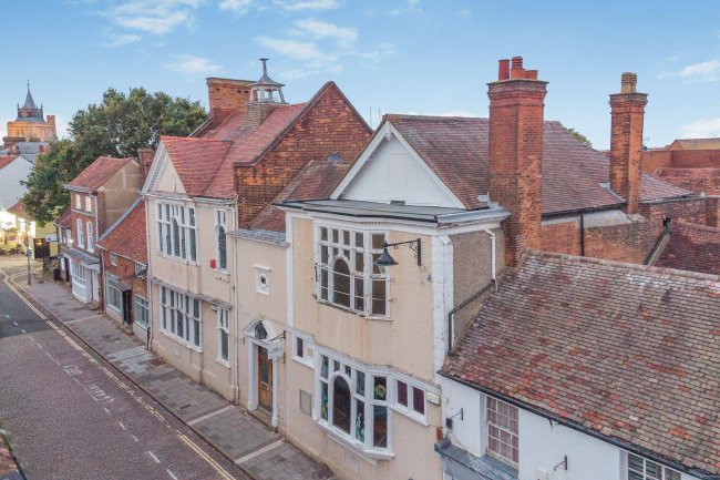 Aylesbury Literary Club, 7-11 Temple Street, Aylesbury, Buckinghamshire HP20 2RN 3