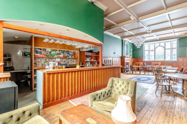 Aylesbury Literary Club, 7-11 Temple Street, Aylesbury, Buckinghamshire HP20 2RN 3