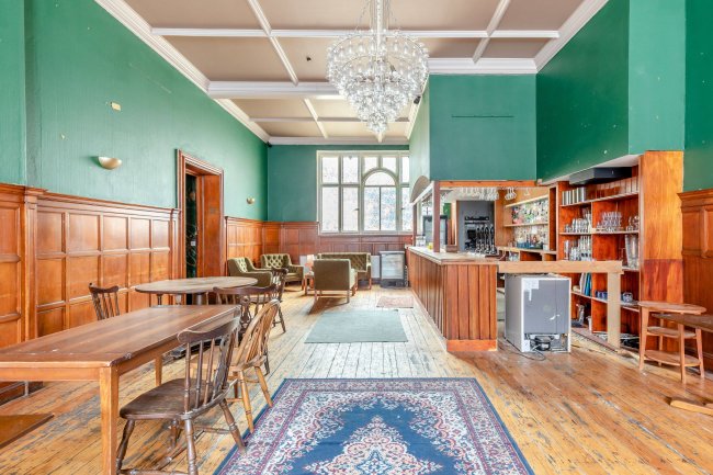 Aylesbury Literary Club, 7-11 Temple Street, Aylesbury, Buckinghamshire HP20 2RN 3