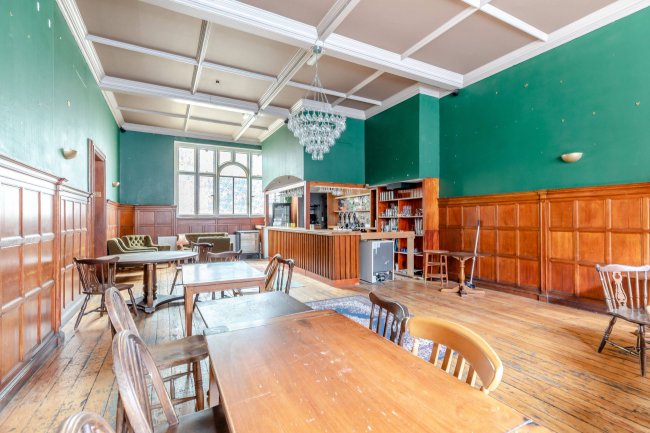 Aylesbury Literary Club, 7-11 Temple Street, Aylesbury, Buckinghamshire HP20 2RN 3