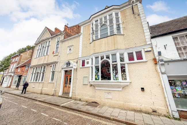 Aylesbury Literary Club, 7-11 Temple Street, Aylesbury, Buckinghamshire HP20 2RN 3