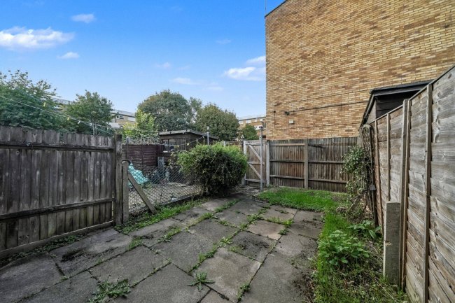 4 Bradbury Close, Southall, Middlesex, UB2 4JZ 10