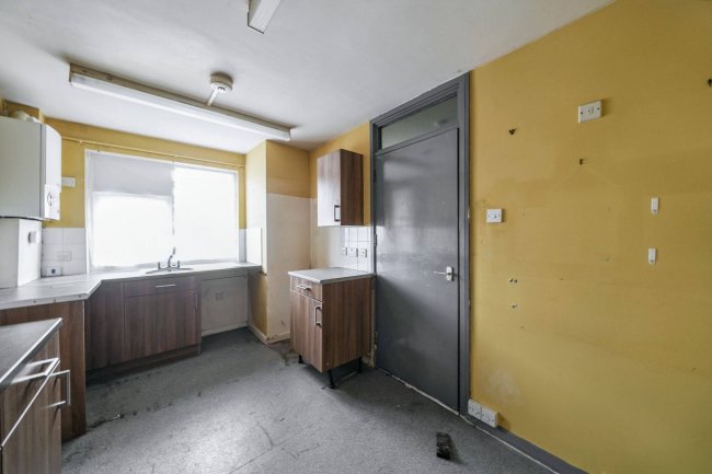 4 Bradbury Close, Southall, Middlesex, UB2 4JZ 10