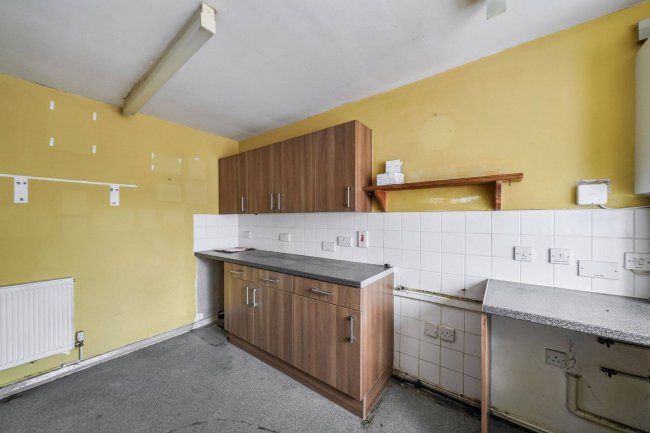 4 Bradbury Close, Southall, Middlesex, UB2 4JZ 10