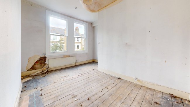 Flat B, 5 Wyndham Crescent, Upper Holloway, London, N19 5QJ 8