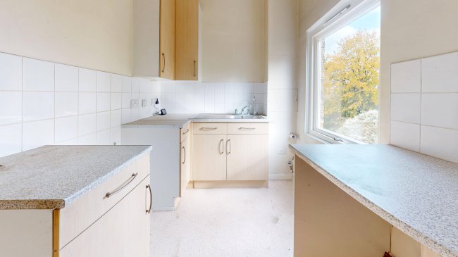 Flat B, 5 Wyndham Crescent, Upper Holloway, London, N19 5QJ 8