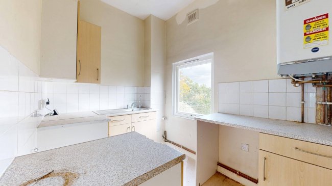 Flat B, 5 Wyndham Crescent, Upper Holloway, London, N19 5QJ 8