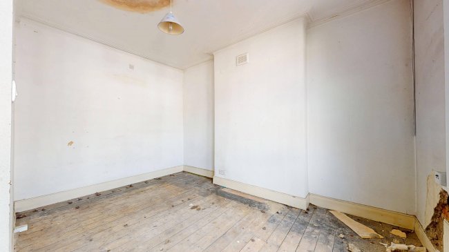 Flat B, 5 Wyndham Crescent, Upper Holloway, London, N19 5QJ 8