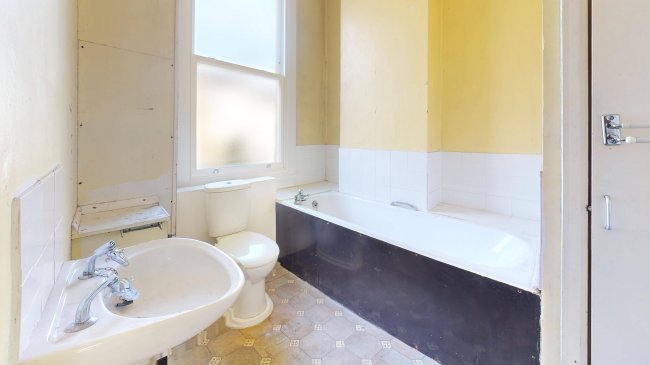 Flat B, 5 Wyndham Crescent, Upper Holloway, London, N19 5QJ 8