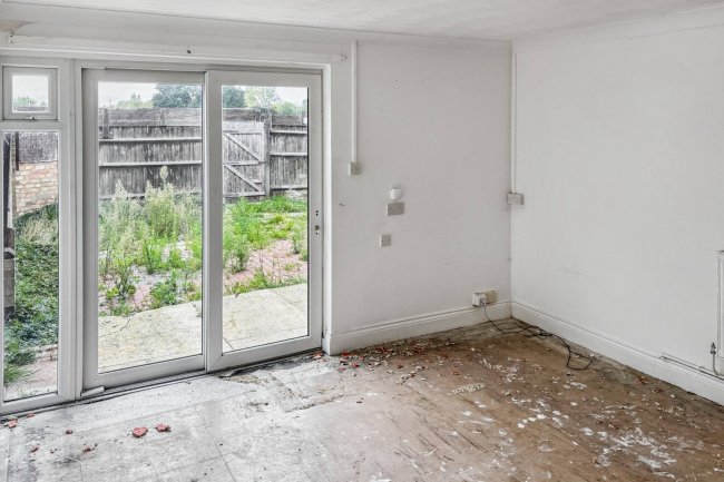 118 Wimbish End, Basildon, Essex, SS13 3PE 4