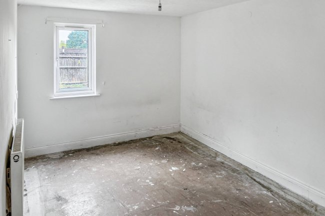 118 Wimbish End, Basildon, Essex, SS13 3PE 4