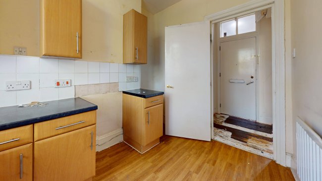 Flat B, 8 Pemberton Gardens, Upper Holloway, London N19 5RU 1