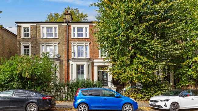 Flat B, 8 Pemberton Gardens, Upper Holloway, London N19 5RU 1