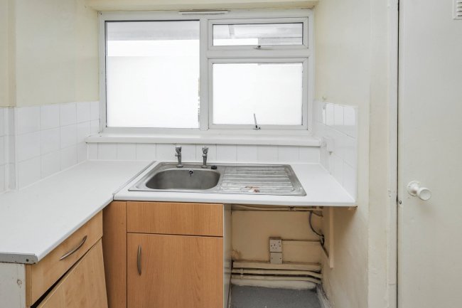 35 Eldeland, Basildon, Essex, SS15 5JG 6