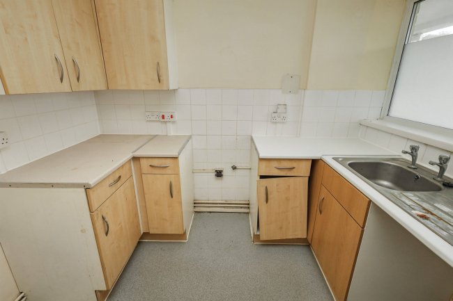 35 Eldeland, Basildon, Essex, SS15 5JG 6