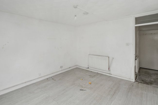 35 Eldeland, Basildon, Essex, SS15 5JG 6