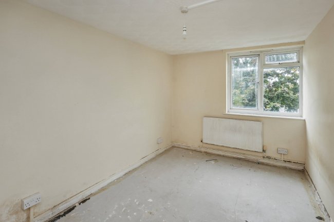 35 Eldeland, Basildon, Essex, SS15 5JG 6