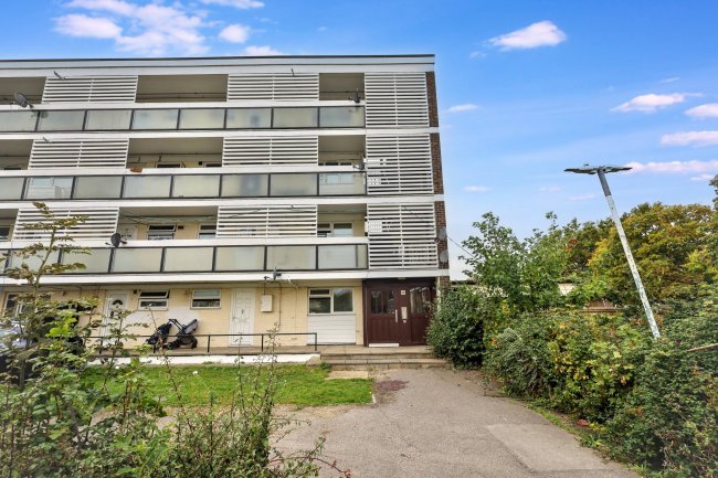 35 Eldeland, Basildon, Essex, SS15 5JG 6