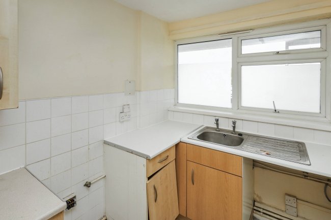 35 Eldeland, Basildon, Essex, SS15 5JG 6