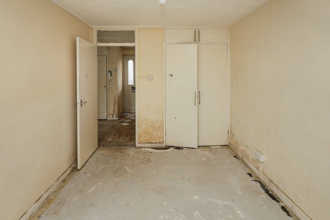 35 Eldeland, Basildon, Essex, SS15 5JG 6