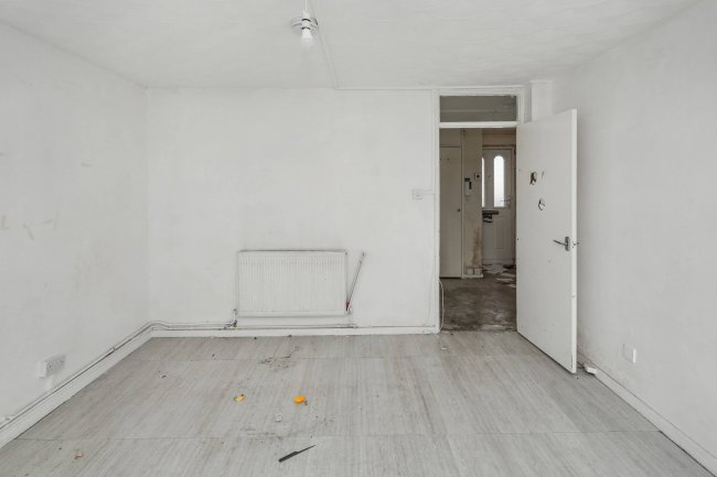 35 Eldeland, Basildon, Essex, SS15 5JG 6