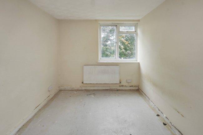 35 Eldeland, Basildon, Essex, SS15 5JG 6