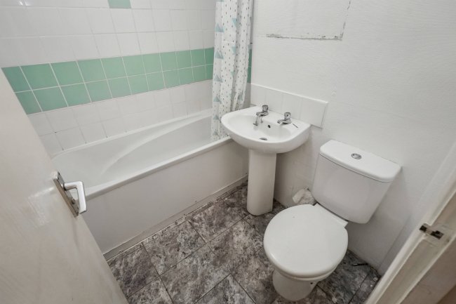 Flat 7 Anvil Court, Marsh Road, Luton, Bedfordshire, LU3 2RB 93