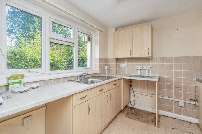 101 Aysgarth, Bracknell, Berkshire, RG12 8SF 3