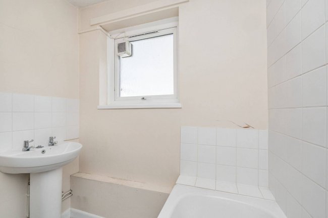 101 Aysgarth, Bracknell, Berkshire, RG12 8SF 3