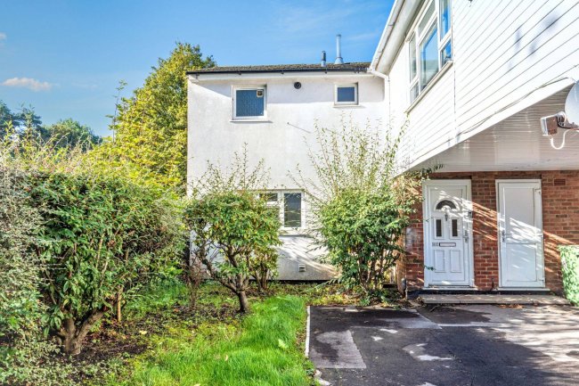 101 Aysgarth, Bracknell, Berkshire, RG12 8SF 3