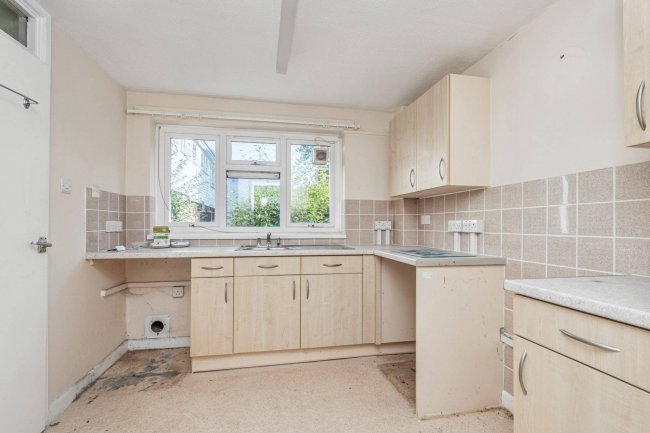 101 Aysgarth, Bracknell, Berkshire, RG12 8SF 3