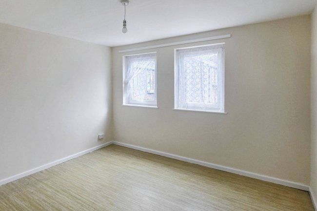 12 Farnborough Close, Wembley, HA9 9UP 7