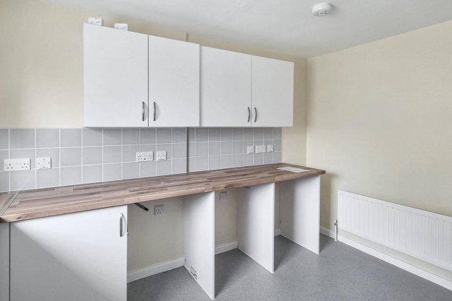 12 Farnborough Close, Wembley, HA9 9UP 7