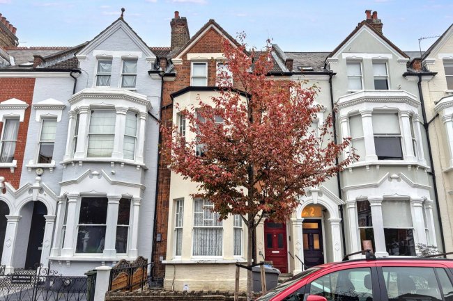 Flat B, 34 Callcott Road, Kilburn, London NW6 7EA 1