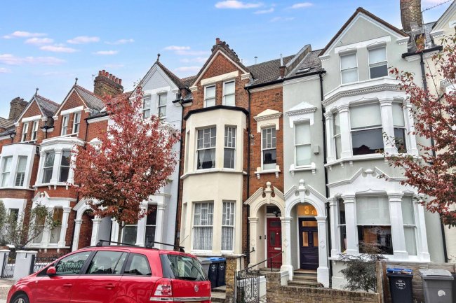 Flat B, 34 Callcott Road, Kilburn, London NW6 7EA 1