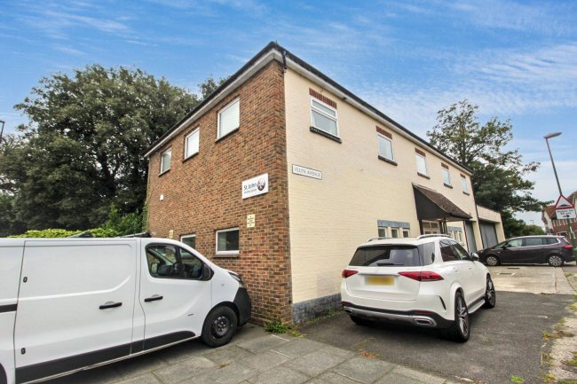 Barford House, The Hornet, Chichester PO19 7JR 3