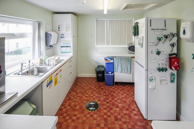 Barford House, The Hornet, Chichester PO19 7JR 3