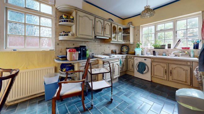 13 Princes Avenue, Muswell Hill, London N10 3LS 2