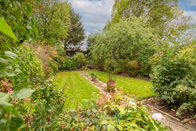 13 Princes Avenue, Muswell Hill, London N10 3LS 2