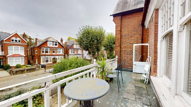 13 Princes Avenue, Muswell Hill, London N10 3LS 2