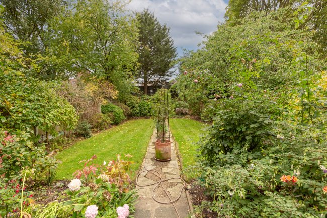 13 Princes Avenue, Muswell Hill, London N10 3LS 2