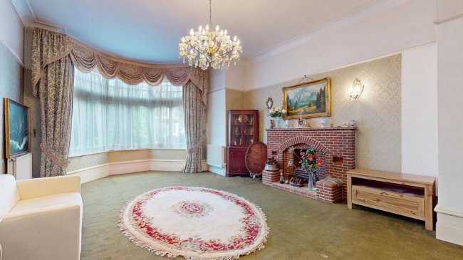 13 Princes Avenue, Muswell Hill, London N10 3LS 2