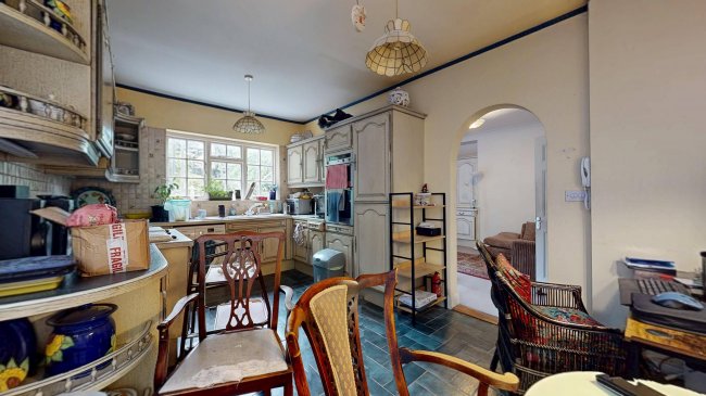 13 Princes Avenue, Muswell Hill, London N10 3LS 2