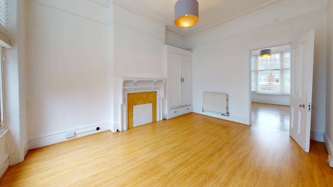 13 Princes Avenue, Muswell Hill, London N10 3LS 2