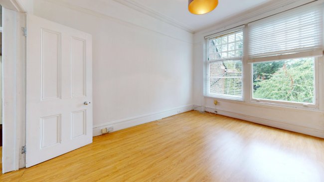 13 Princes Avenue, Muswell Hill, London N10 3LS 2