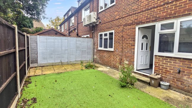 176 Pinewood Green, Iver, Buckinghamshire, SL0 0QJ 2