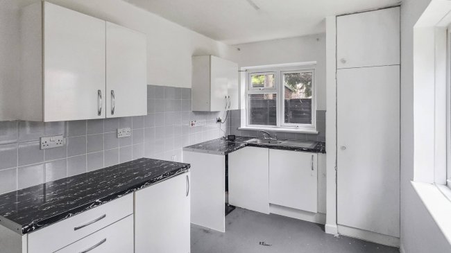 176 Pinewood Green, Iver, Buckinghamshire, SL0 0QJ 2