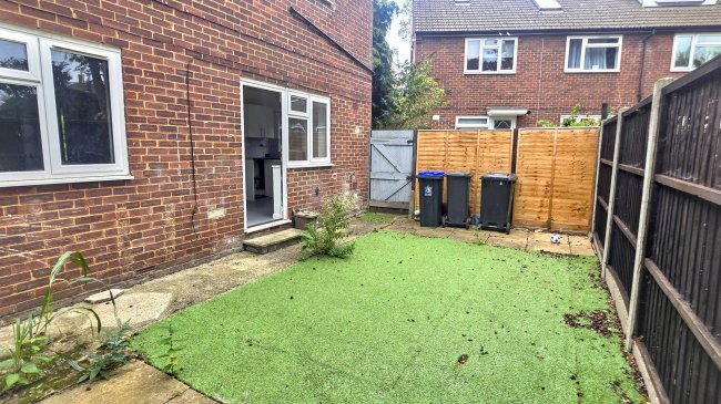 176 Pinewood Green, Iver, Buckinghamshire, SL0 0QJ 2