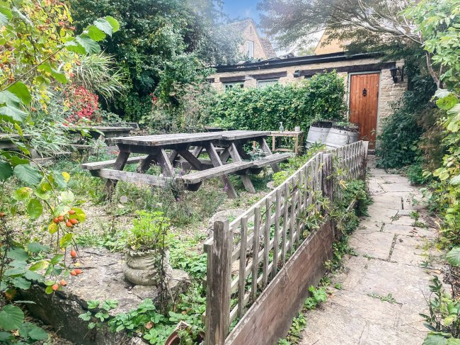 The Crown Inn, High Street, Lechlade GL7 3AE 62