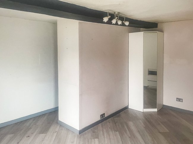 The Crown Inn, High Street, Lechlade GL7 3AE 62